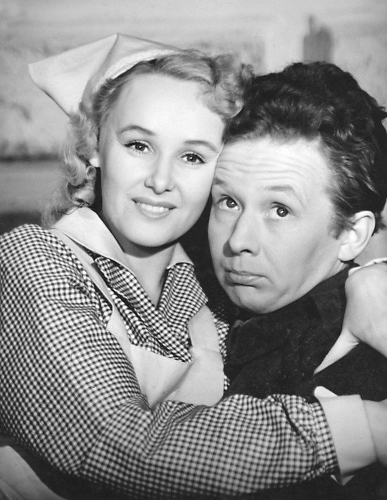 kaikkiennaistenmonni2still