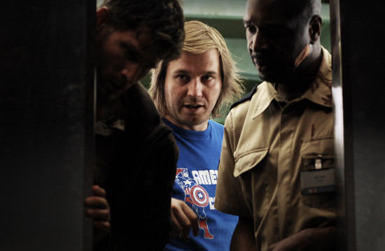 Pete Riski (keskellä) Dark Floorsin kuvauksissa - kuva: Solar Films / Jami Granström