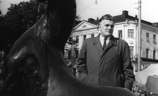 Tauno Palo Matti Kassilan elokuvassa Tulipunainen kyyhkynen (1961) - kuva: KAVA